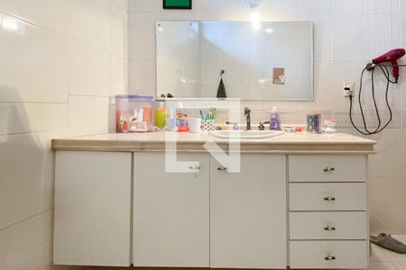 Casa à venda com 372m², 4 quartos e 6 vagasBanheiro da Suíte 3