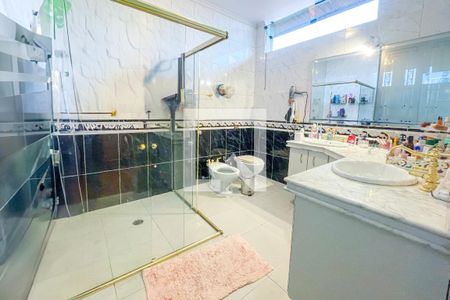 Casa à venda com 372m², 4 quartos e 6 vagasBanheiro da Suíte 4