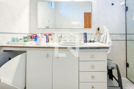 Casa à venda com 372m², 4 quartos e 6 vagasBanheiro da Suíte 1