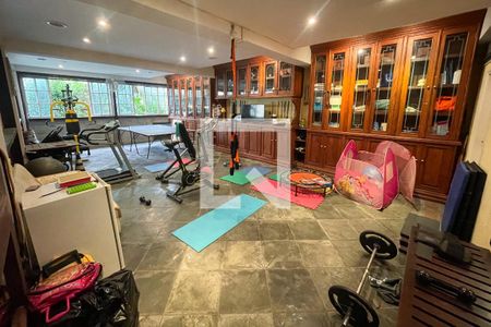 Casa à venda com 372m², 4 quartos e 6 vagasAcademia