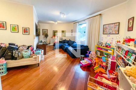 Casa à venda com 372m², 4 quartos e 6 vagasBrinquedoteca