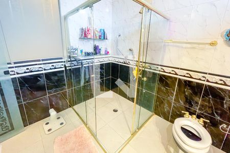 Casa à venda com 372m², 4 quartos e 6 vagasBanheiro da Suíte 4