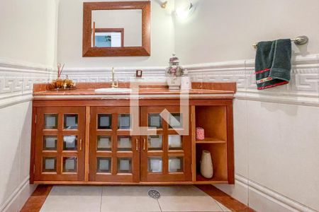 Casa à venda com 372m², 4 quartos e 6 vagasLavabo