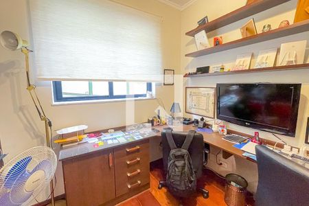 Casa à venda com 372m², 4 quartos e 6 vagasEscritório