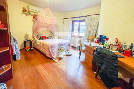 Casa à venda com 372m², 4 quartos e 6 vagasSuíte 2