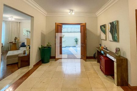 Casa à venda com 372m², 4 quartos e 6 vagasEntrada