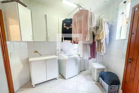 Casa à venda com 372m², 4 quartos e 6 vagasLavanderia