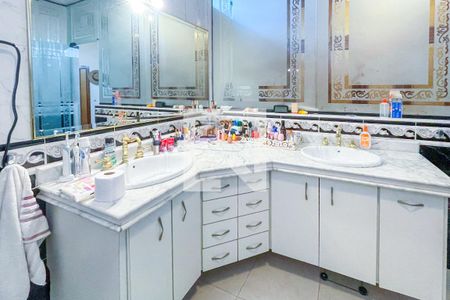 Casa à venda com 372m², 4 quartos e 6 vagasBanheiro da Suíte 4