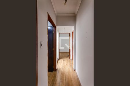Casa à venda com 300m², 3 quartos e 3 vagas Casa à venda com 300m², 3 quartos e 3 vagasBanheiro Corredor