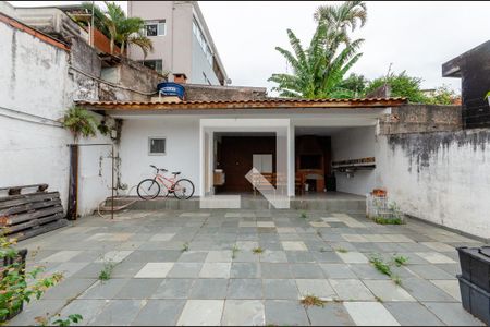 Quintal de casa à venda com 3 quartos, 300m² em Vila Zat, São Paulo