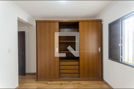 Casa à venda com 300m², 3 quartos e 3 vagas Casa à venda com 300m², 3 quartos e 3 vagasSuíte