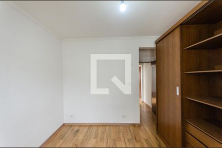 Suíte de casa à venda com 3 quartos, 300m² em Vila Zat, São Paulo