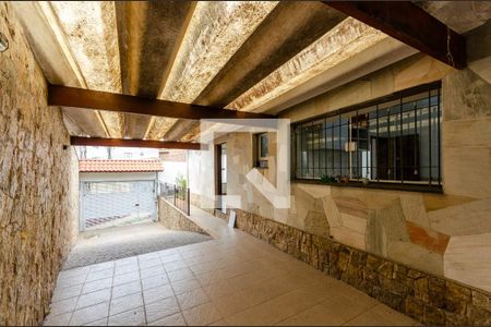 Garagem de casa à venda com 3 quartos, 300m² em Vila Zat, São Paulo