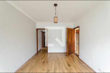 Sala de casa à venda com 3 quartos, 300m² em Vila Zat, São Paulo