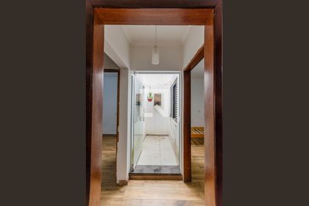 Corredor de casa à venda com 3 quartos, 300m² em Vila Zat, São Paulo