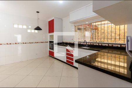 Casa à venda com 300m², 3 quartos e 3 vagas Casa à venda com 300m², 3 quartos e 3 vagasCozinha
