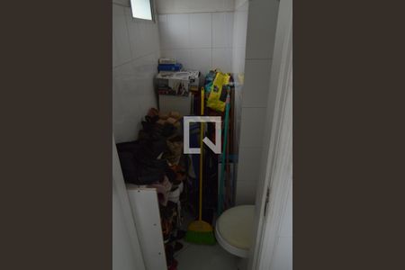 Casa de condomínio à venda com 197m², 3 quartos e 2 vagasBanheiro de Serviço