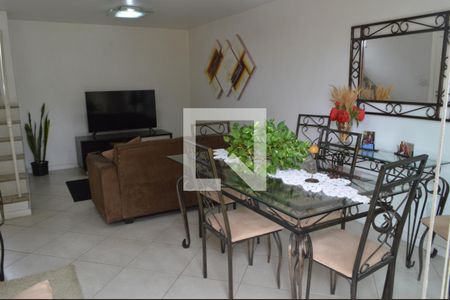 Sala de casa de condomínio à venda com 3 quartos, 197m² em Pechincha, Rio de Janeiro