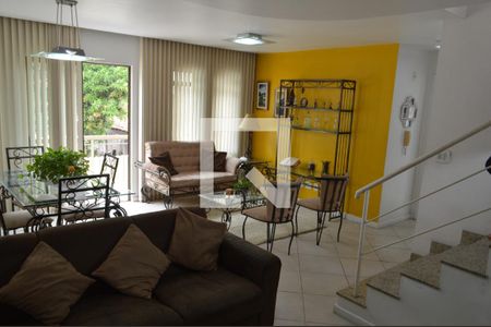 Sala de casa de condomínio à venda com 3 quartos, 197m² em Pechincha, Rio de Janeiro