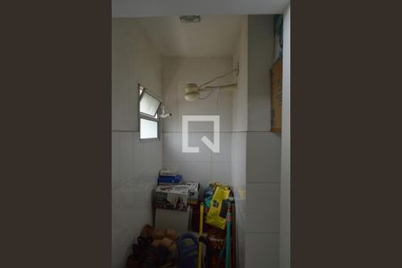 Casa de condomínio à venda com 197m², 3 quartos e 2 vagasBanheiro de Serviço