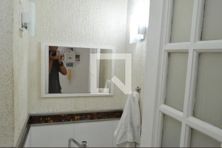 Casa de condomínio à venda com 197m², 3 quartos e 2 vagasLavabo