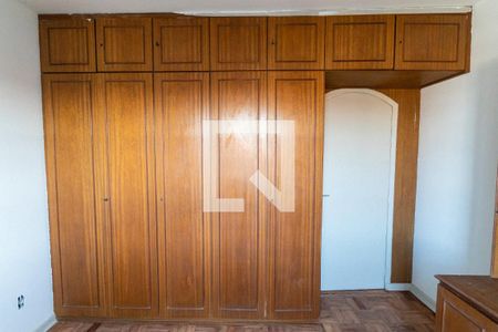 Casa à venda com 194m², 3 quartos e 2 vagasQuarto 3 - Armários