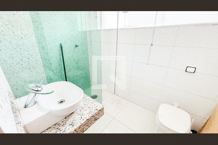 Casa à venda com 175m², 3 quartos e 2 vagasBanheiro