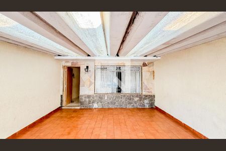 Casa à venda com 175m², 3 quartos e 2 vagasGaragem - Quintal