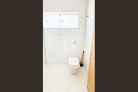 Casa à venda com 175m², 3 quartos e 2 vagasBanheiro