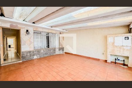 Casa à venda com 175m², 3 quartos e 2 vagasGaragem - Quintal