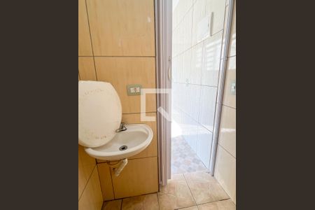 Casa para alugar com 110m², 2 quartos e 1 vaga Casa para alugar com 110m², 2 quartos e 1 vagaBanheiro Externo