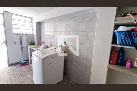 Casa à venda com 300m², 3 quartos e 3 vagasLavanderia