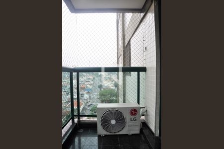 Apartamento à venda com 87m², 2 quartos e 2 vagasSacada da Sala