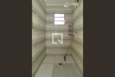 Casa à venda com 200m², 2 quartos e 2 vagas Casa à venda com 200m², 2 quartos e 2 vagasBanheiro Casa 1