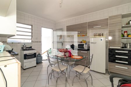 Casa à venda com 200m², 2 quartos e 2 vagas Casa à venda com 200m², 2 quartos e 2 vagasCozinha Casa 3