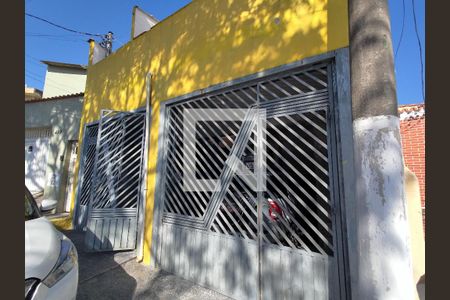 Casa à venda com 200m², 2 quartos e 2 vagas Casa à venda com 200m², 2 quartos e 2 vagasFachada