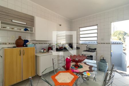 Casa à venda com 200m², 2 quartos e 2 vagas Casa à venda com 200m², 2 quartos e 2 vagasCozinha Casa 3