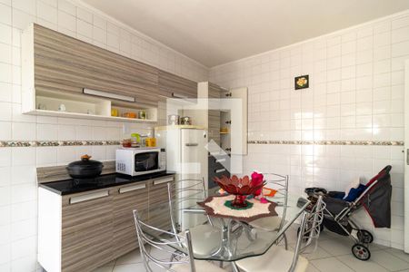 Casa à venda com 200m², 2 quartos e 2 vagas Casa à venda com 200m², 2 quartos e 2 vagasCozinha Casa 3