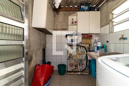 Casa à venda com 200m², 2 quartos e 2 vagas Casa à venda com 200m², 2 quartos e 2 vagasÁrea de Serviço Casa 3