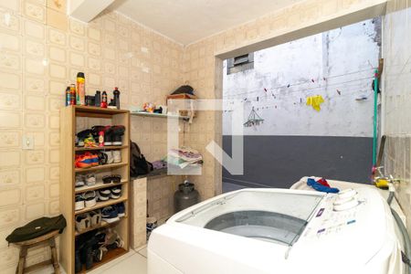 Casa à venda com 200m², 2 quartos e 2 vagas Casa à venda com 200m², 2 quartos e 2 vagasÁrea de Serviço Casa 2