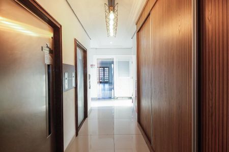 Apartamento à venda com 122m², 3 quartos e 1 vaga Apartamento à venda com 122m², 3 quartos e 1 vagaCondomínio - Hall