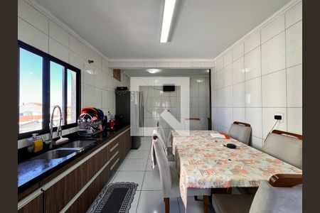 Apartamento à venda com 100m², 2 quartos e 2 vagasCozinha