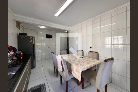 Apartamento à venda com 100m², 2 quartos e 2 vagasCozinha