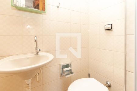 Casa à venda com 200m², 3 quartos e 2 vagas Casa à venda com 200m², 3 quartos e 2 vagasBanheiro de Serviço