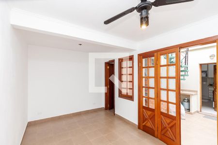 Casa à venda com 200m², 3 quartos e 2 vagas Casa à venda com 200m², 3 quartos e 2 vagasEdícula - Sala