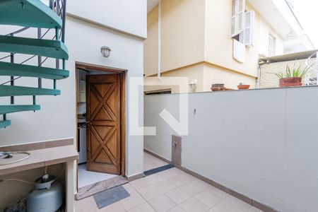 Casa à venda com 200m², 3 quartos e 2 vagas Casa à venda com 200m², 3 quartos e 2 vagasQuintal