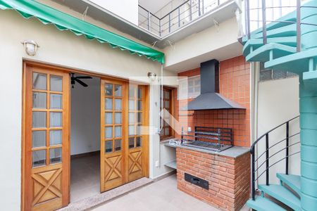 Casa à venda com 200m², 3 quartos e 2 vagas Casa à venda com 200m², 3 quartos e 2 vagasQuintal