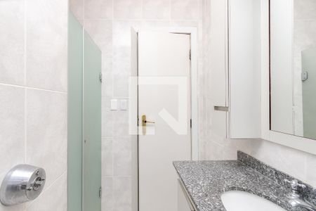 Casa à venda com 200m², 3 quartos e 2 vagas Casa à venda com 200m², 3 quartos e 2 vagasBanheiro