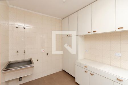 Casa à venda com 200m², 3 quartos e 2 vagas Casa à venda com 200m², 3 quartos e 2 vagasLavanderia