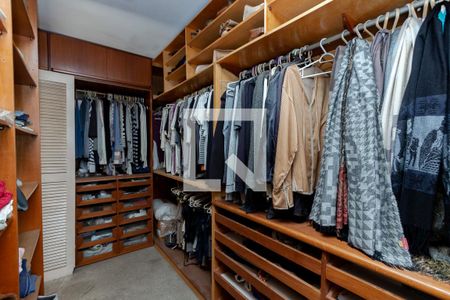 Casa à venda com 600m², 4 quartos e 3 vagasCloset da Suíte 1